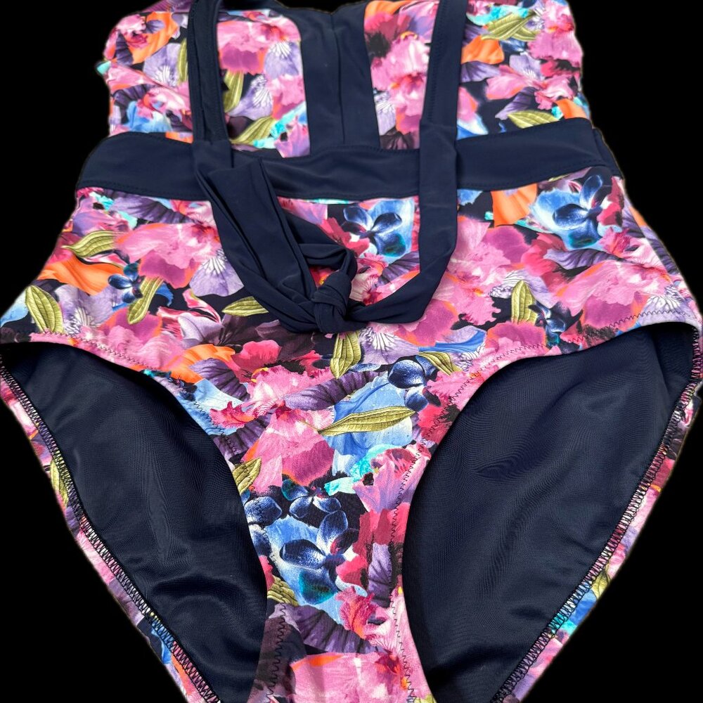 Lands' End Women's Size Small Floral One-Piece Swimsuit with Adjustable Straps -